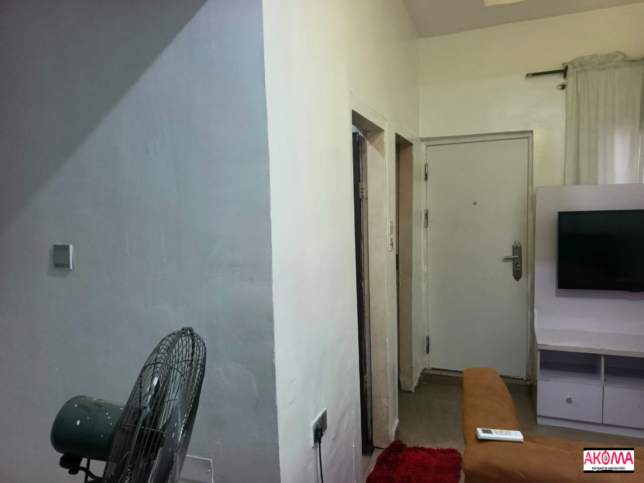 White Waalz Apartment